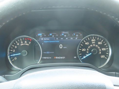 Used 2016 Ford F150 Lariat w/ Equipment Group 502A Luxury RWD image 29
