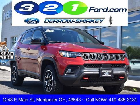 Used 2025 Jeep Compass Trailhawk AWD/4WD image 1