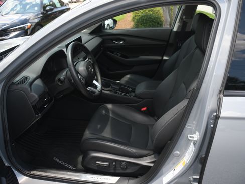 Used 2025 Honda Accord Touring image 7