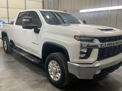 Used 2023 Chevrolet Silverado 2500 LT w/ Convenience Package AWD/4WD image 2