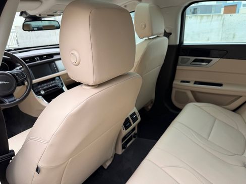 Used 2018 Jaguar XF Premium image 16