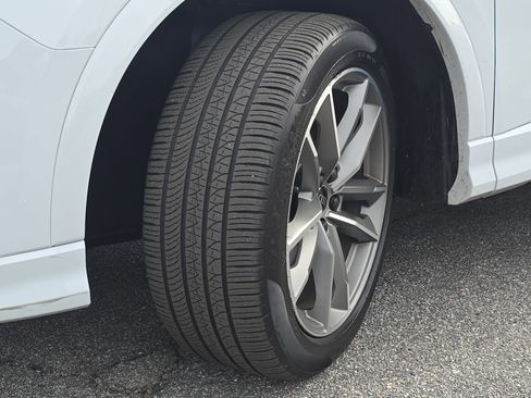 Used 2024 Audi Q3 2.0T Premium Plus w/ Premium Plus Package image 32