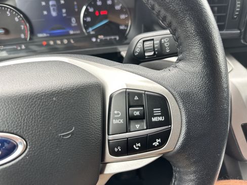 Used 2022 Ford Explorer XLT w/ Equipment Group 202A RWD image 13