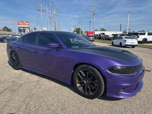Used 2018 Dodge Charger R/T image 2