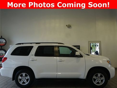 Used 2017 Toyota Sequoia SR5 w/ Premium Package AWD/4WD image 2