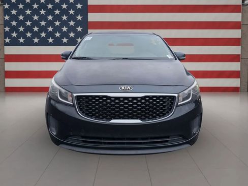 Used 2016 Kia Sedona LX w/ LX Essentials Premium Package image 2