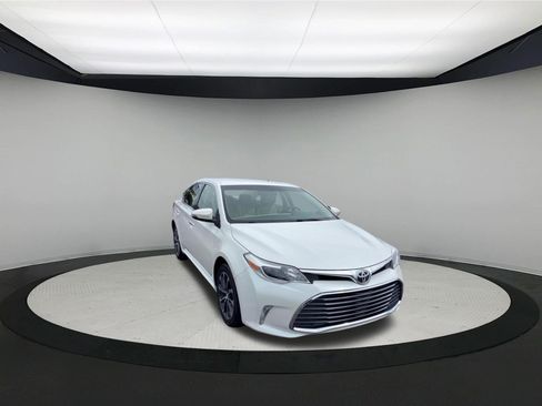 Used 2016 Toyota Avalon XLE FWD image 2