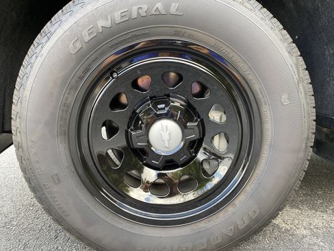 Used 2025 Chevrolet Silverado 1500 W/T w/ WT Value Package image 13