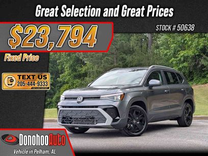 Used 2025 Volkswagen Taos SE w/ Panoramic Sunroof Package