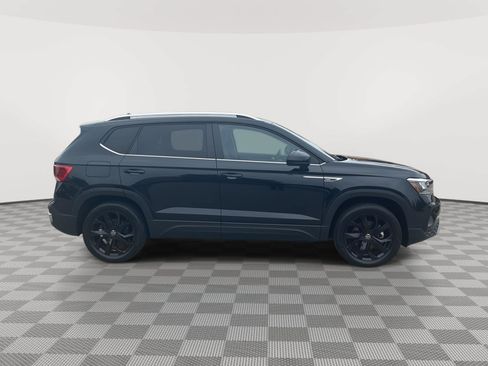 Used 2022 Volkswagen Taos SE w/ Panoramic Sunroof Package AWD/4WD image 4