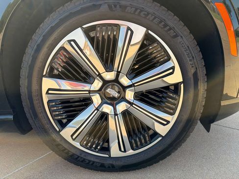 Used 2025 Cadillac Escalade IQ Luxury 2 AWD/4WD image 12