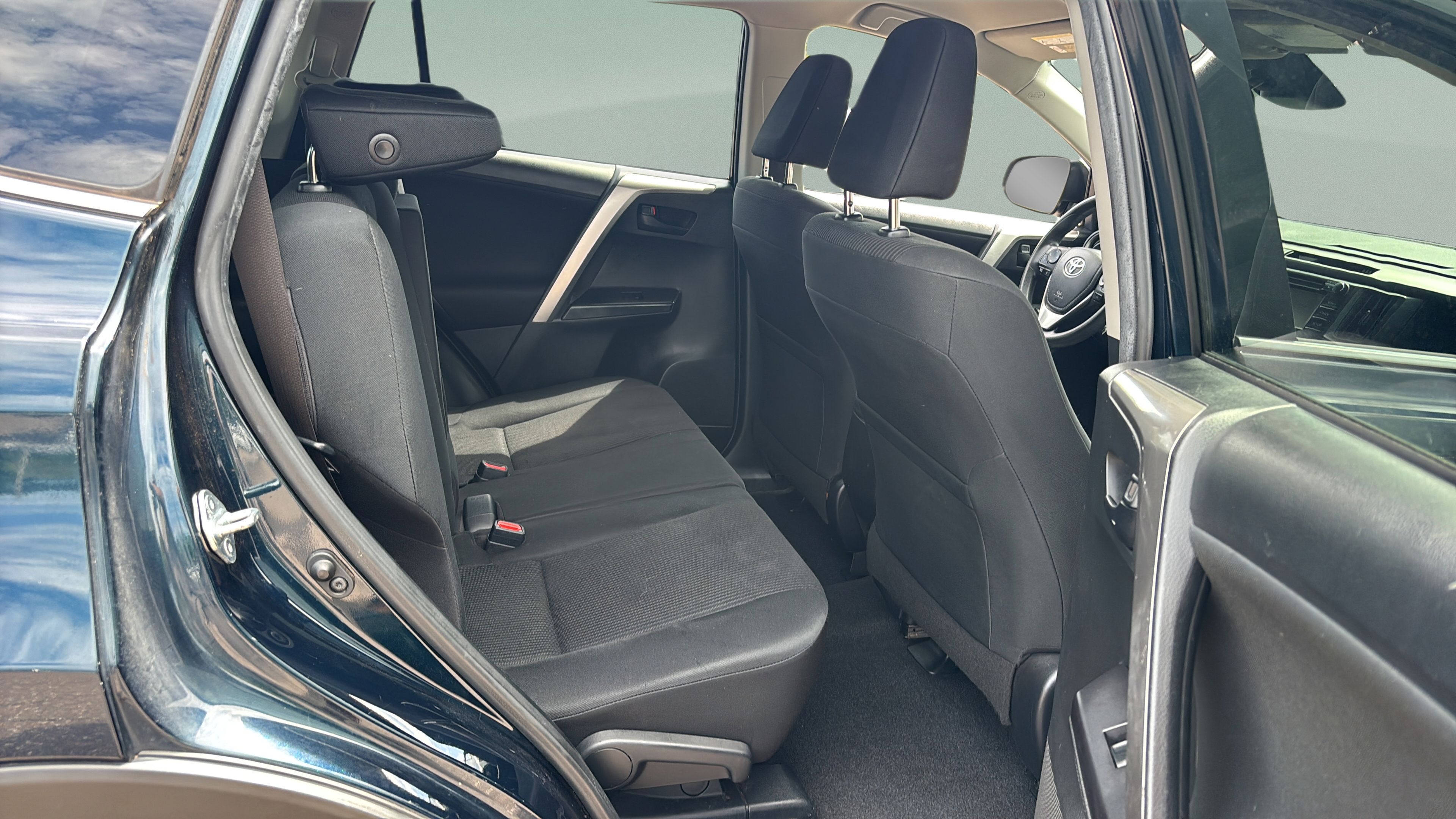 Used 2017 Toyota RAV4 LE FWD image 14