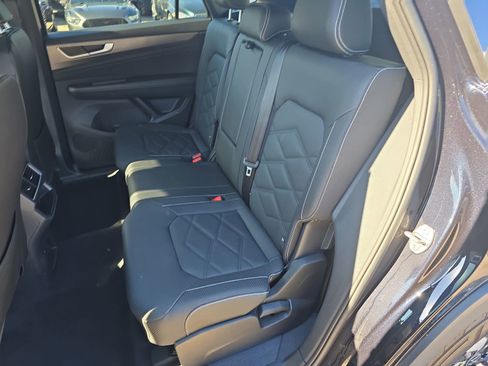 Used 2024 Volkswagen Atlas Cross Sport SE AWD/4WD image 15