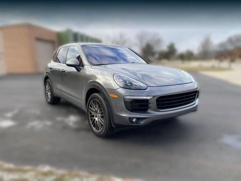 Used 2015 Porsche Cayenne S image 2