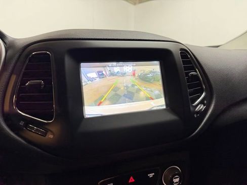 Used 2019 Jeep Compass Latitude image 31