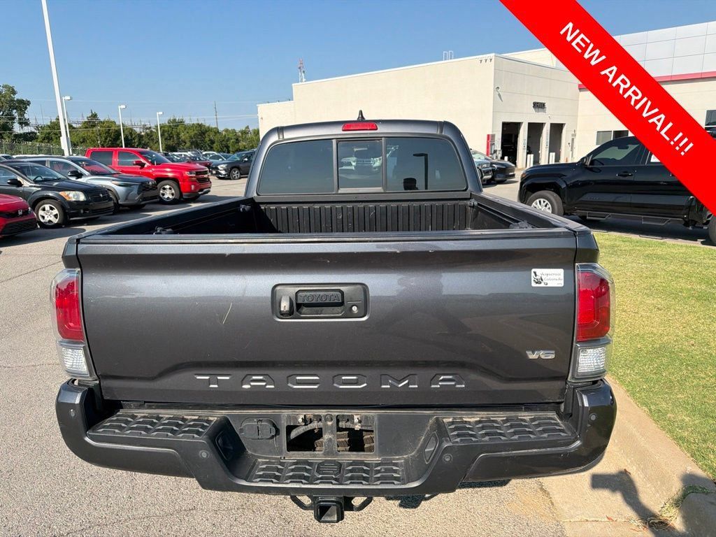 Used 2021 Toyota Tacoma TRD Off-Road w/ TRD Premium Off Road Package AWD/4WD image 5