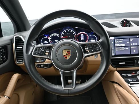 Certified 2021 Porsche Cayenne S image 19