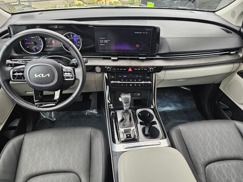 Used 2024 Kia Carnival EX FWD image 19
