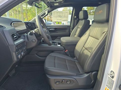 New 2026 Chevrolet Suburban High Country w/ LPO, Illumination Package image 9