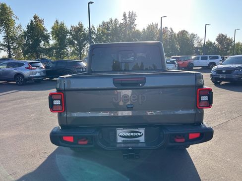 Certified 2024 Jeep Gladiator Rubicon w/ Technology Group image 5