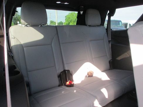 Used 2023 Chevrolet Tahoe Z71 w/ Z71 Off-Road Package AWD/4WD image 26