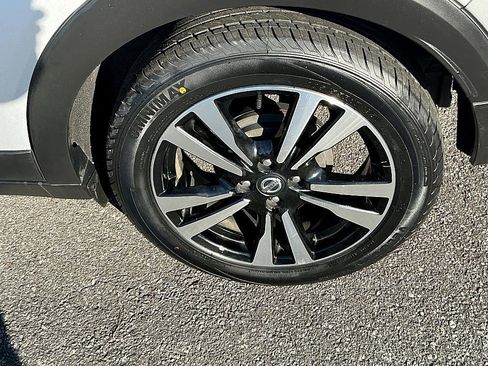 Used 2020 Nissan Kicks SV image 8