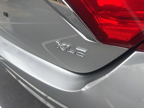 Used 2017 Toyota Camry XLE image 9