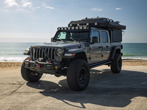 Used 2021 Jeep Gladiator Rubicon image 1