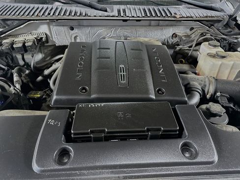 Used 2014 Lincoln Navigator 4WD image 33