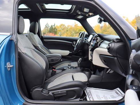 Used 2022 MINI Cooper SE w/ Driver Assistance Package image 16