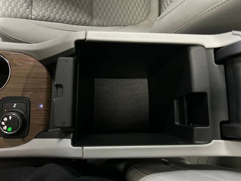 Used 2017 GMC Acadia SLE w/ Driver Alert Package I AWD/4WD image 27