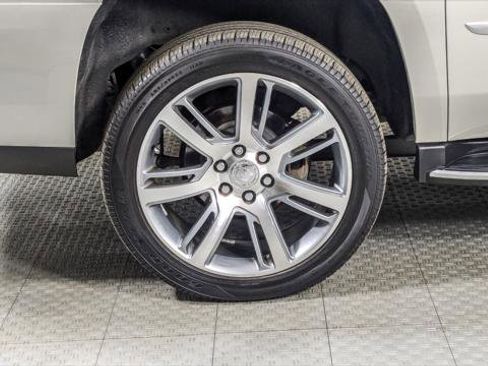 Used 2017 Cadillac Escalade ESV Luxury image 37