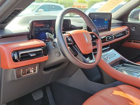 Certified 2025 Lincoln Aviator Reserve w/ Jet Appearance Package AWD/4WD image 9
