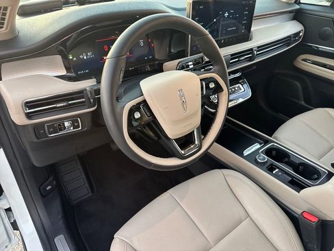 Used 2025 Lincoln Corsair AWD w/ Equipment Group 101A image 18