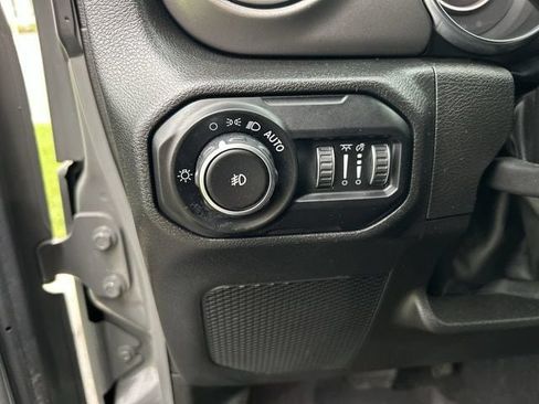 Used 2022 Jeep Wrangler Unlimited Sport AWD/4WD image 17