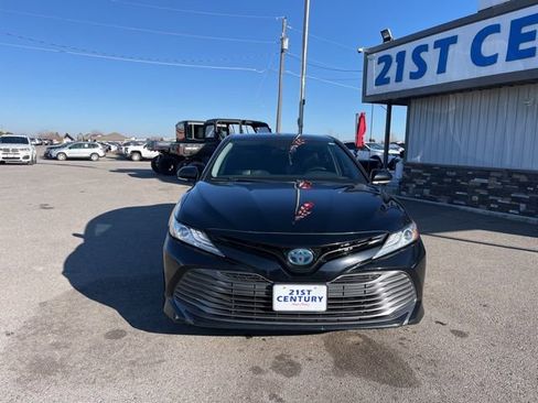 Used 2020 Toyota Camry XLE FWD image 2