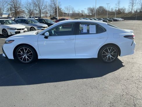 Used 2024 Toyota Camry SE image 8