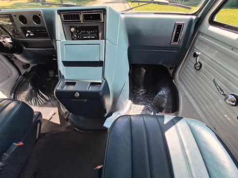 Used 1995 Chevrolet G20 RWD image 15