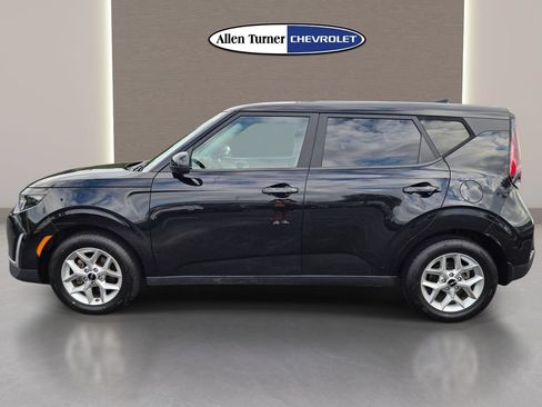 Used 2024 Kia Soul LX w/ Option Group 015 FWD image 10