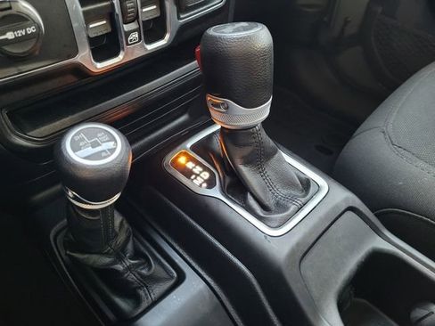 Used 2023 Jeep Wrangler Unlimited w/ Convenience Group AWD/4WD image 12