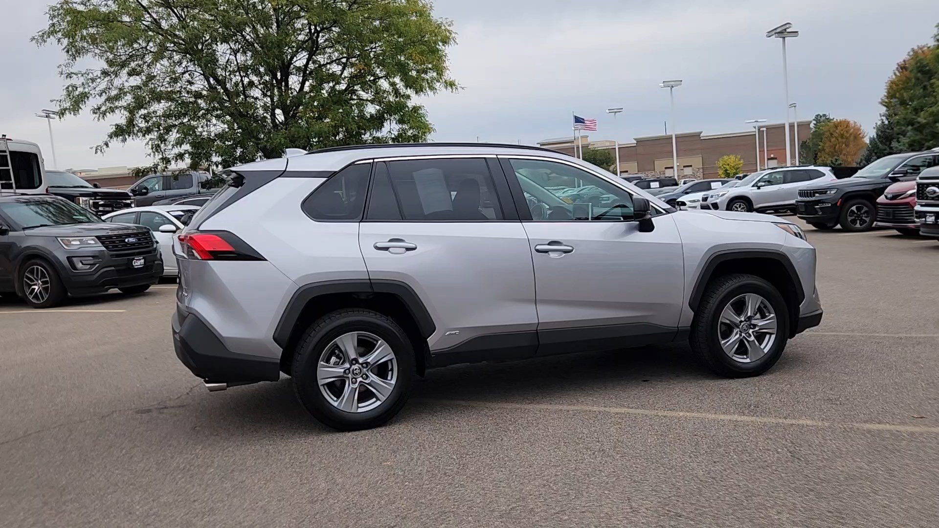 Used 2025 Toyota RAV4 LE AWD/4WD image 12