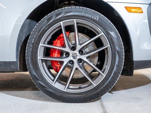 Certified 2023 Porsche Macan S AWD/4WD image 11