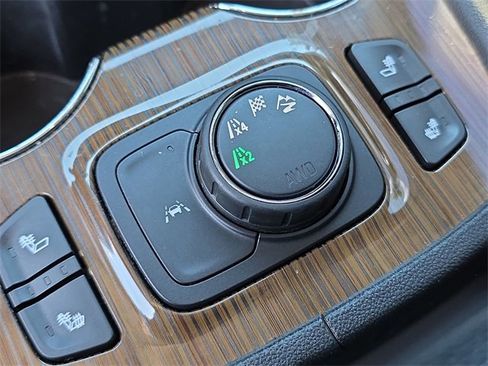 Used 2021 GMC Acadia SLE w/ Driver Convenience Package image 25