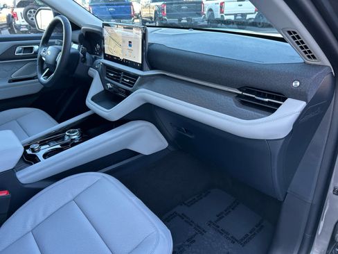 New 2026 Ford Explorer Platinum w/ LUX Leather Package image 17