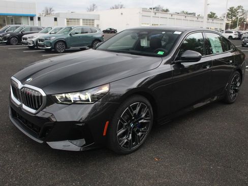 Used 2026 BMW 530i xDrive w/ M Sport Package AWD/4WD image 4