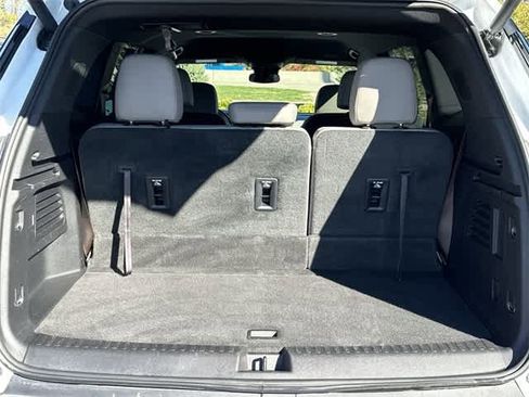 Used 2024 GMC Acadia Elevation image 25