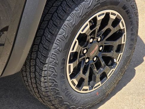 New 2026 GMC Canyon AT4 w/ LPO, Skid Plate Package AWD/4WD image 7