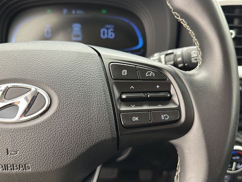Used 2025 Hyundai Venue Limited FWD image 17