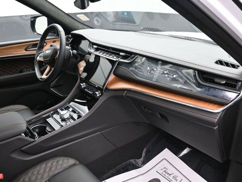 Used 2025 Jeep Grand Cherokee L Summit image 10