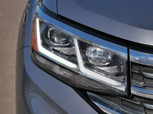 Certified 2022 Volkswagen Atlas SE image 16